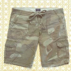 AE AMERICAN EAGLE Women Bermuda Shorts Size 4